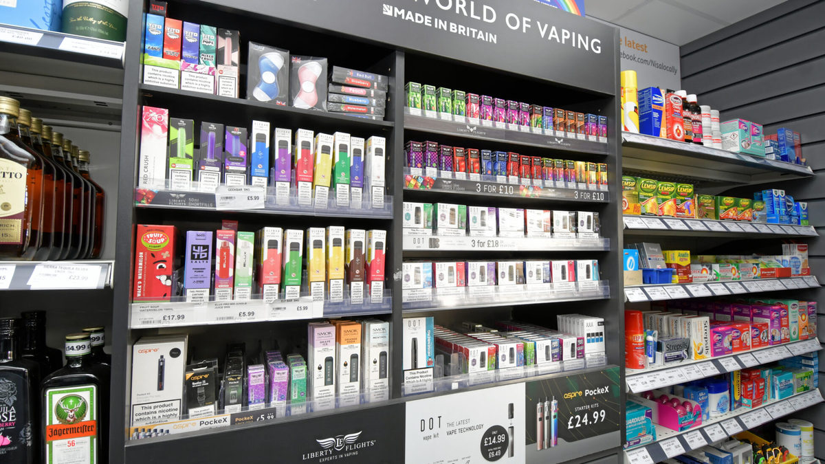 英國政府敦促商家加快處理一次性電子煙庫存